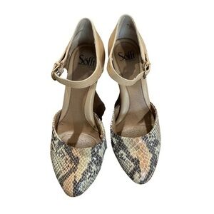 Sofft women heels, size 8M, camel snakeskin